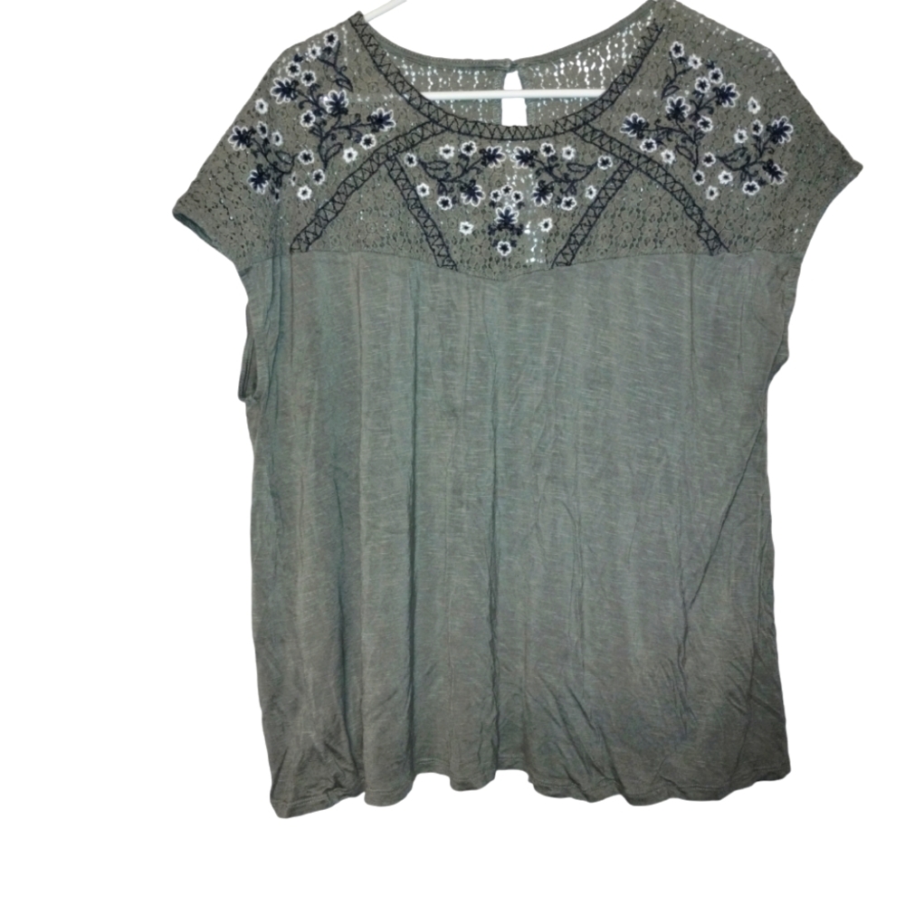 Torrid Size 1X Short Sleeve Shirt